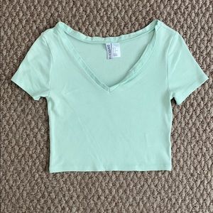 v neck cropped tshirt